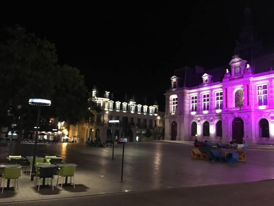 Bel Appartement Climatise Plein Centre Ville Poitiers Exteriör bild